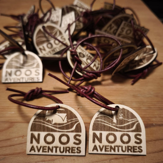 Lot de porte-clés en bois avec attache en cuir