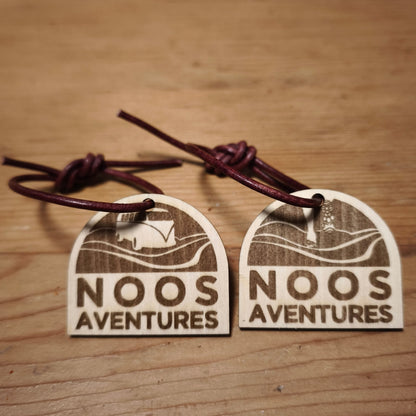 Lot de porte-clés en bois avec attache en cuir